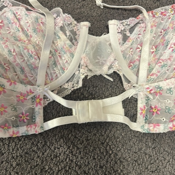 For love and lemons bra.Size 36C. Very beautiful pink and white - Picture 2 of 5